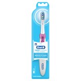 Oral-B Complete Deep Clean Battery Powered Electric Toothbrush, 1 Count, Colors May Vary, thumbnail image 1 of 1